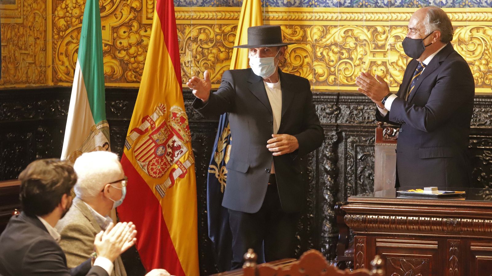 Fotos de la imposición de la insignia de Algeciras a El Lolo