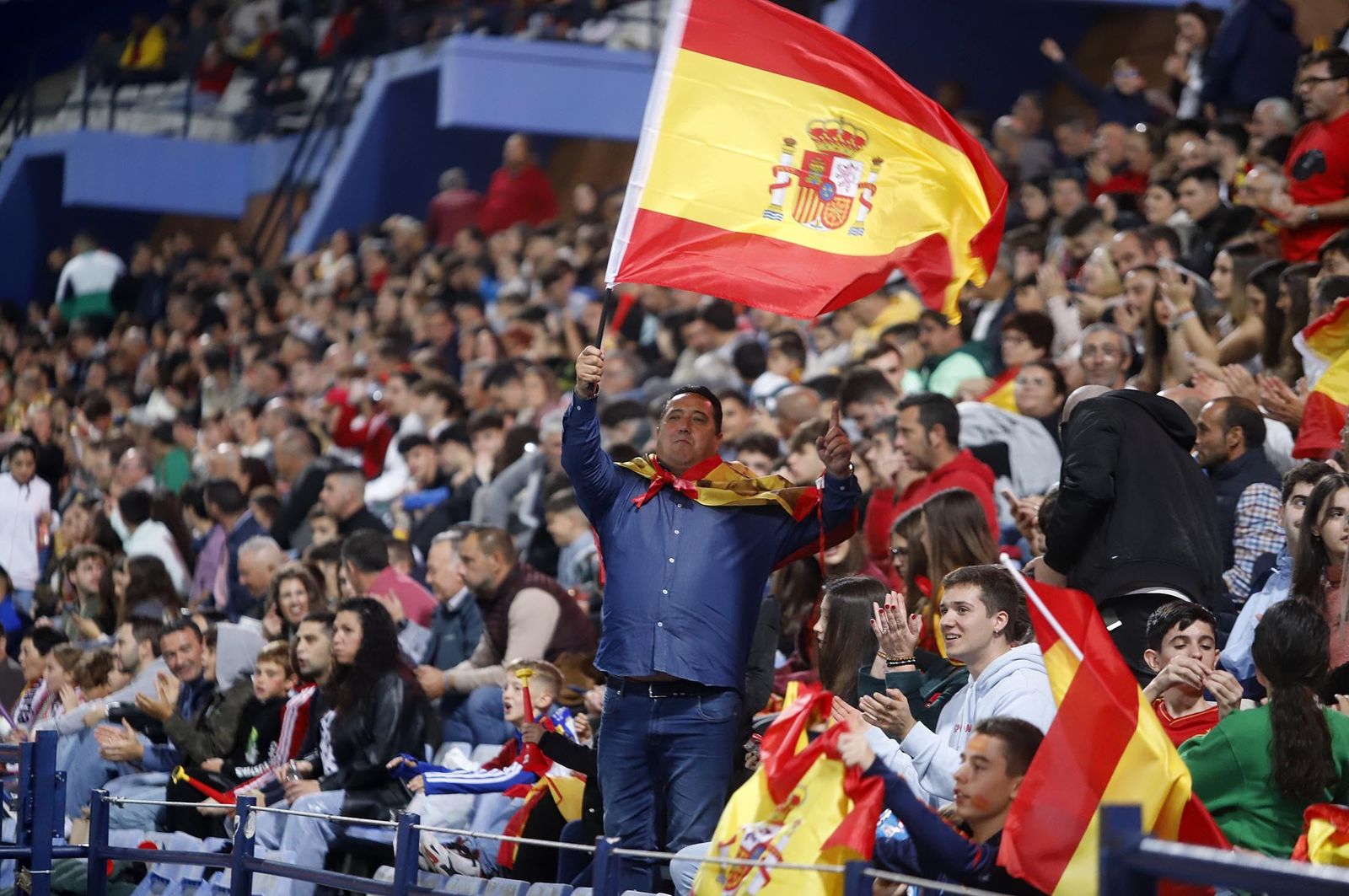 Gran ambiente para ver la selección española sub-21 en Huelva