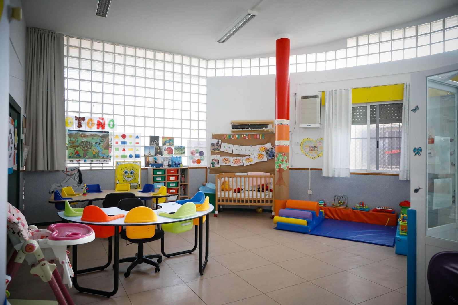 Imágenes del inicio de curso en la Escuela de Madres de Los Almendros