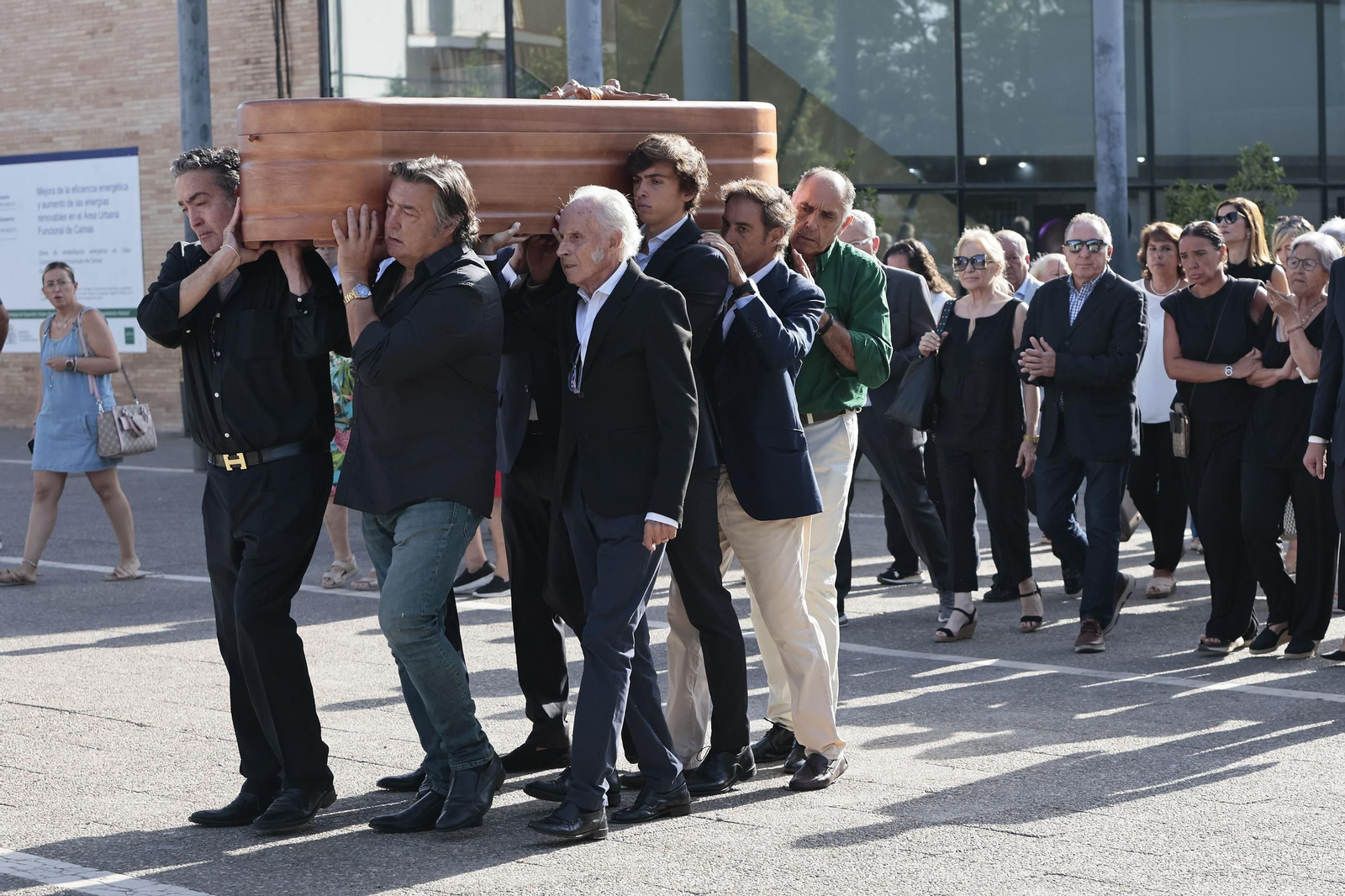 Las imágenes del entierro de Paco Camino