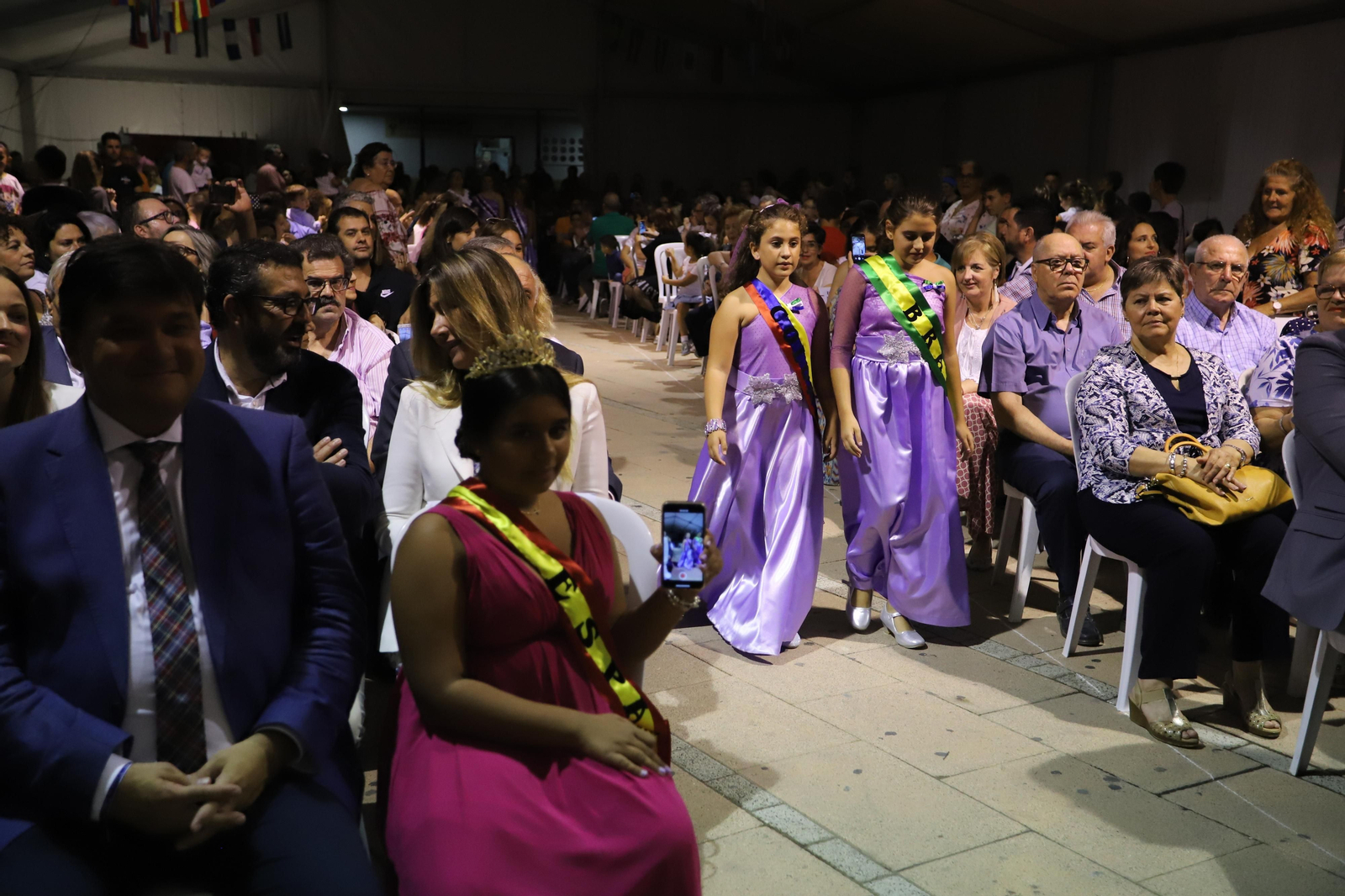 Imágenes de la coronación de la Reina de las fiestas del barrio de La Hispanidad