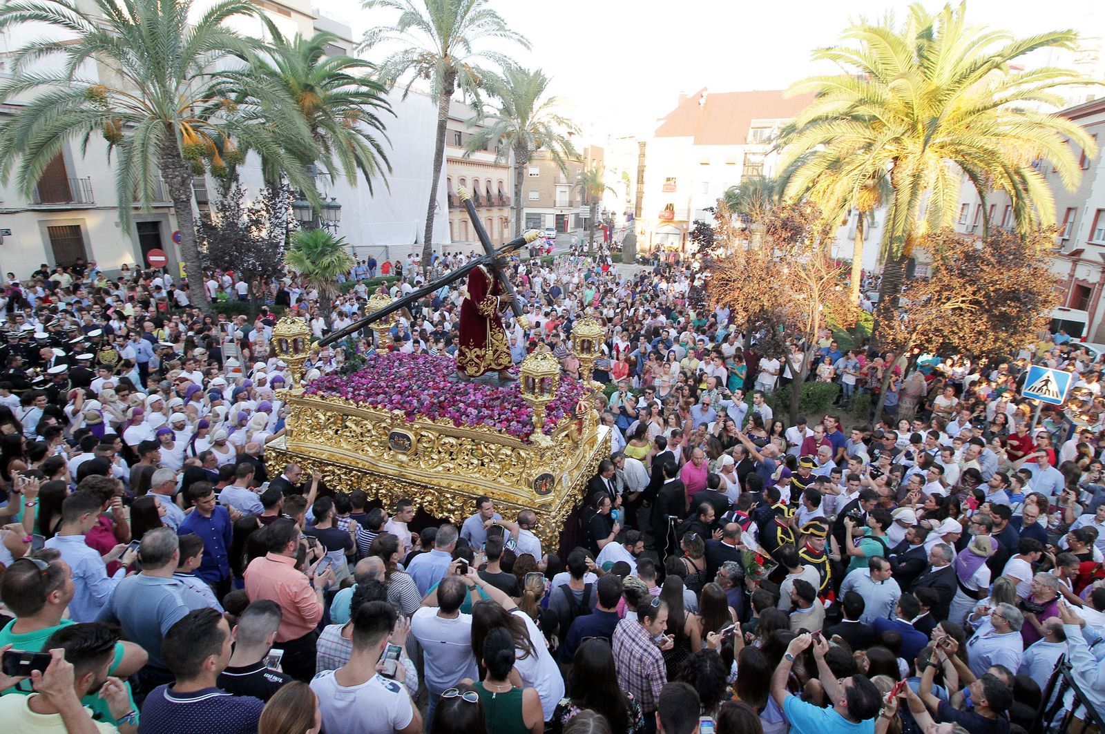 Imágenes del Señor de Pasión en la procesión del centenario de la hermandad