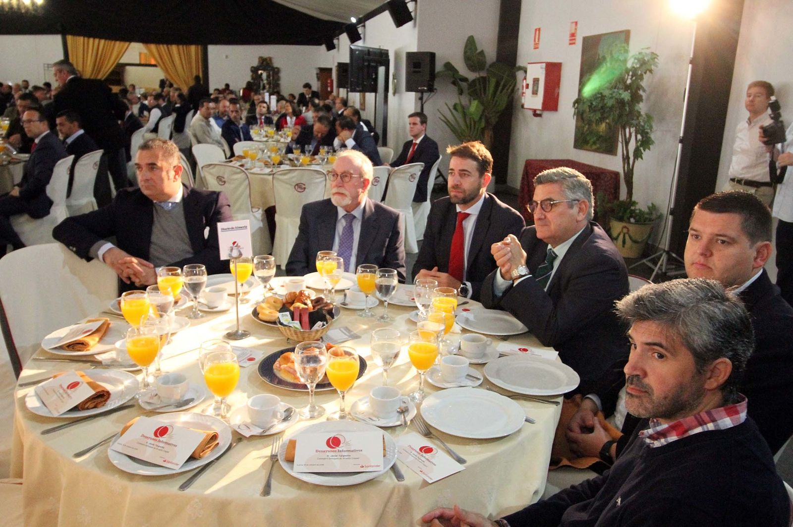 Imágenes del Desayuno Informativo del Grupo Joly con Javier Targhetta