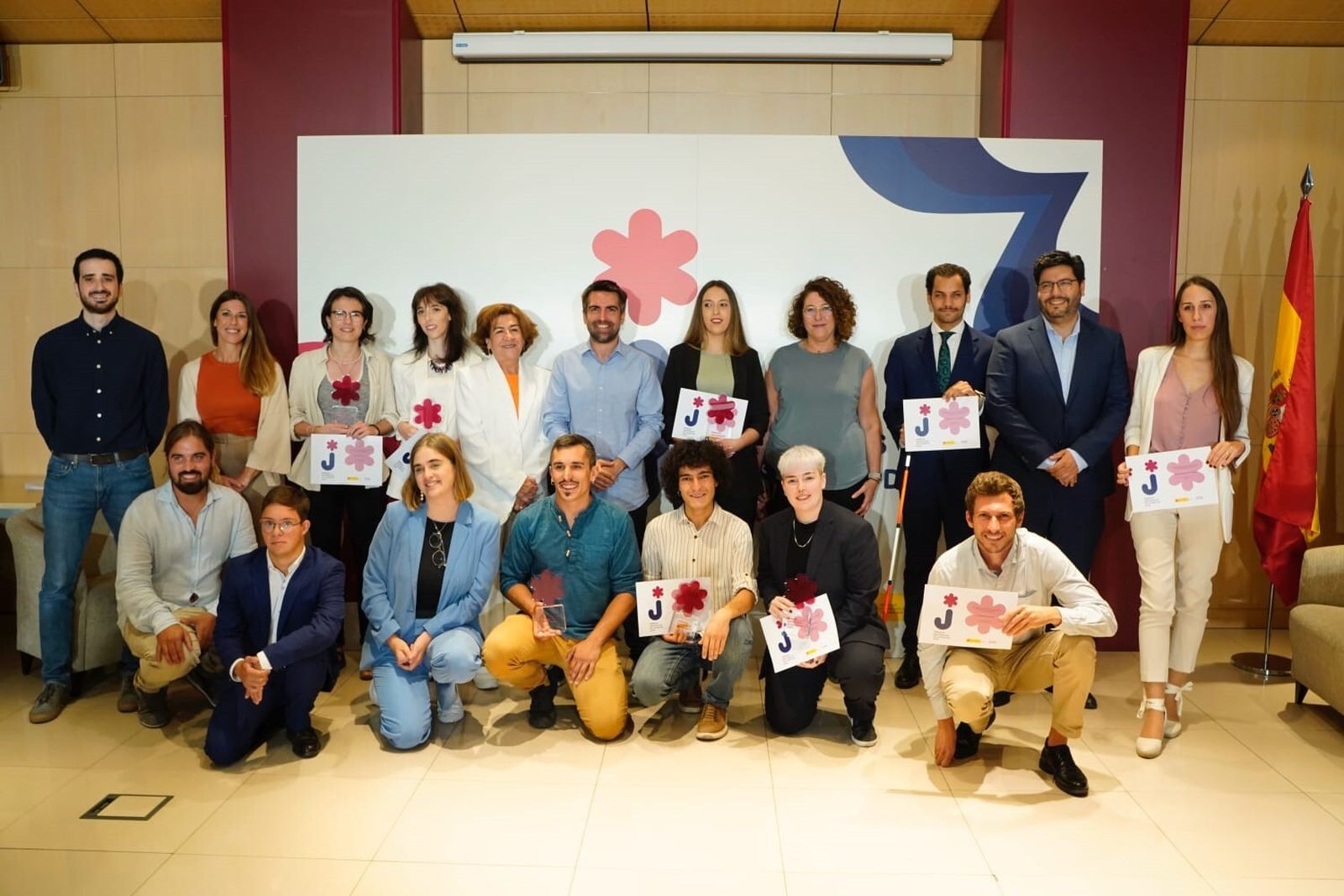 Foto de familia de los Premios Nacionales de Juventud