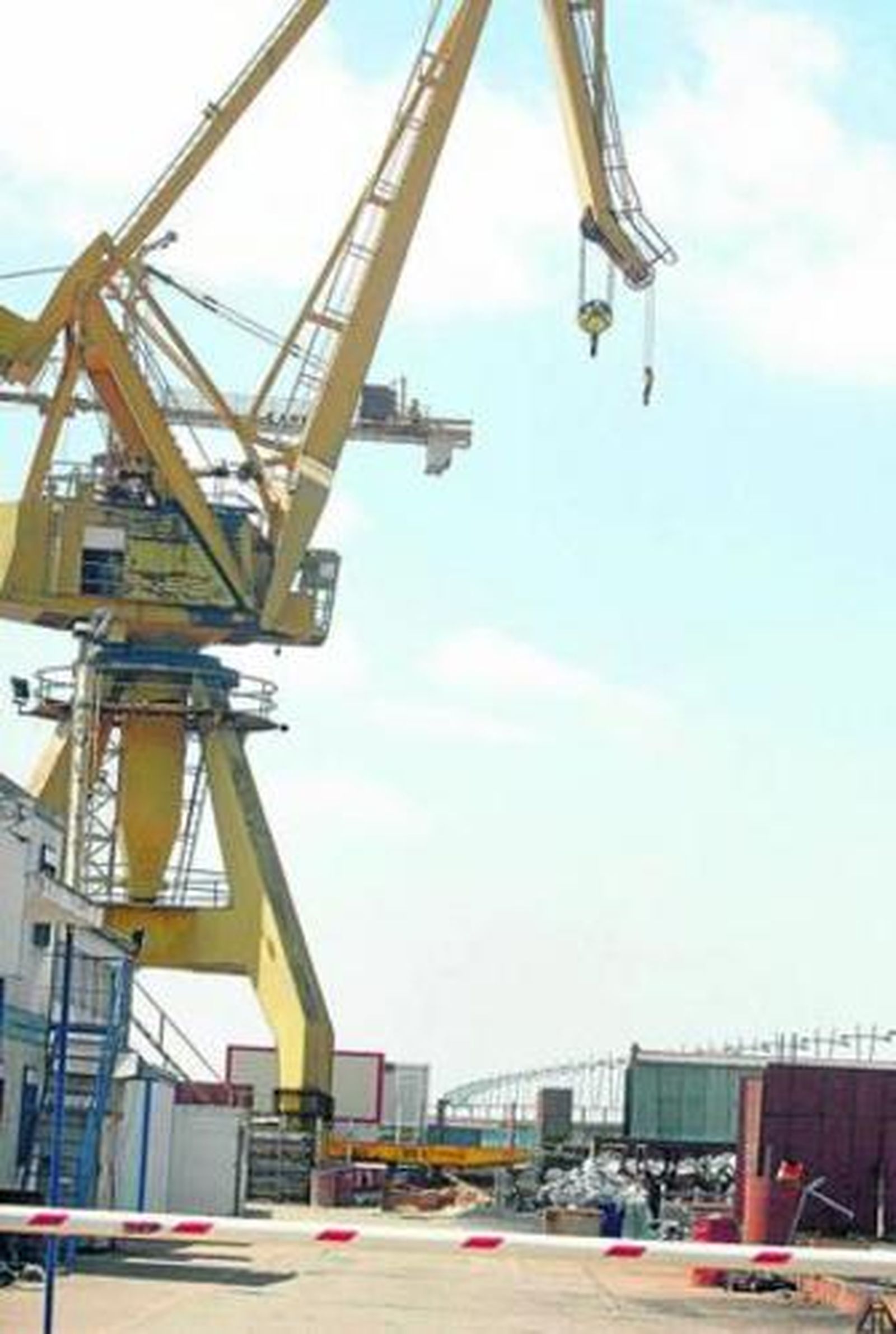 Vista de las instalaciones de Astilleros de Huelva, ayer.