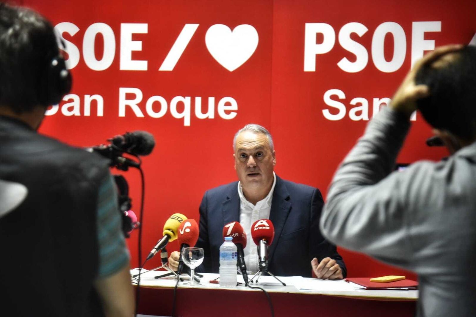 Juan Carlos Ruiz Boix, secretario general del PSOE de San Roque, hoy en la sede del partido.