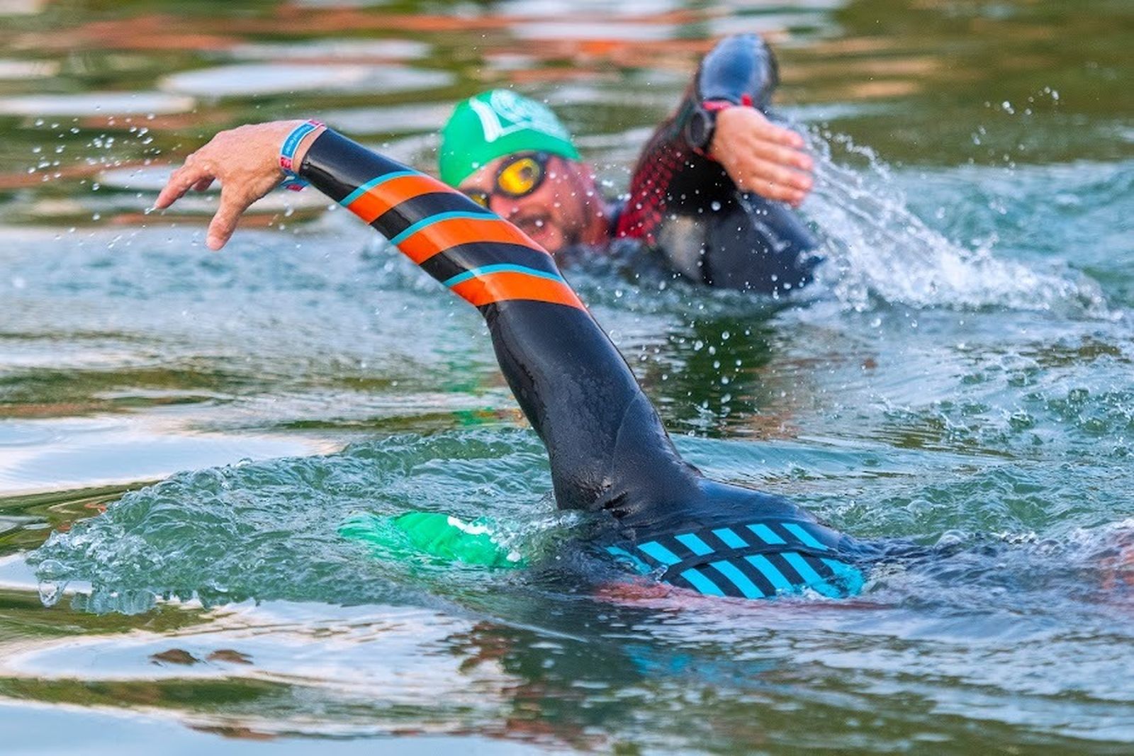 Triatlón a lo largo del Guadalquivir a beneficio de la Fundación Vicente Ferrer