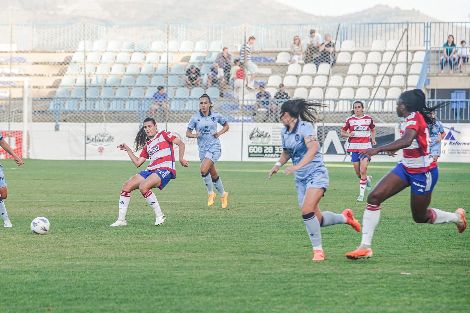 Las mejores imágenes del Granada CF - Levante UD en Motril