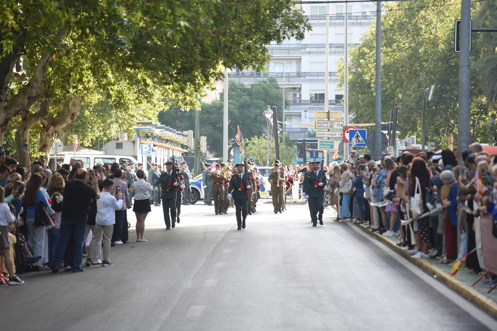 El desfile de la Guardia Civil de Córdoba por el día de la Virgen del Pilar