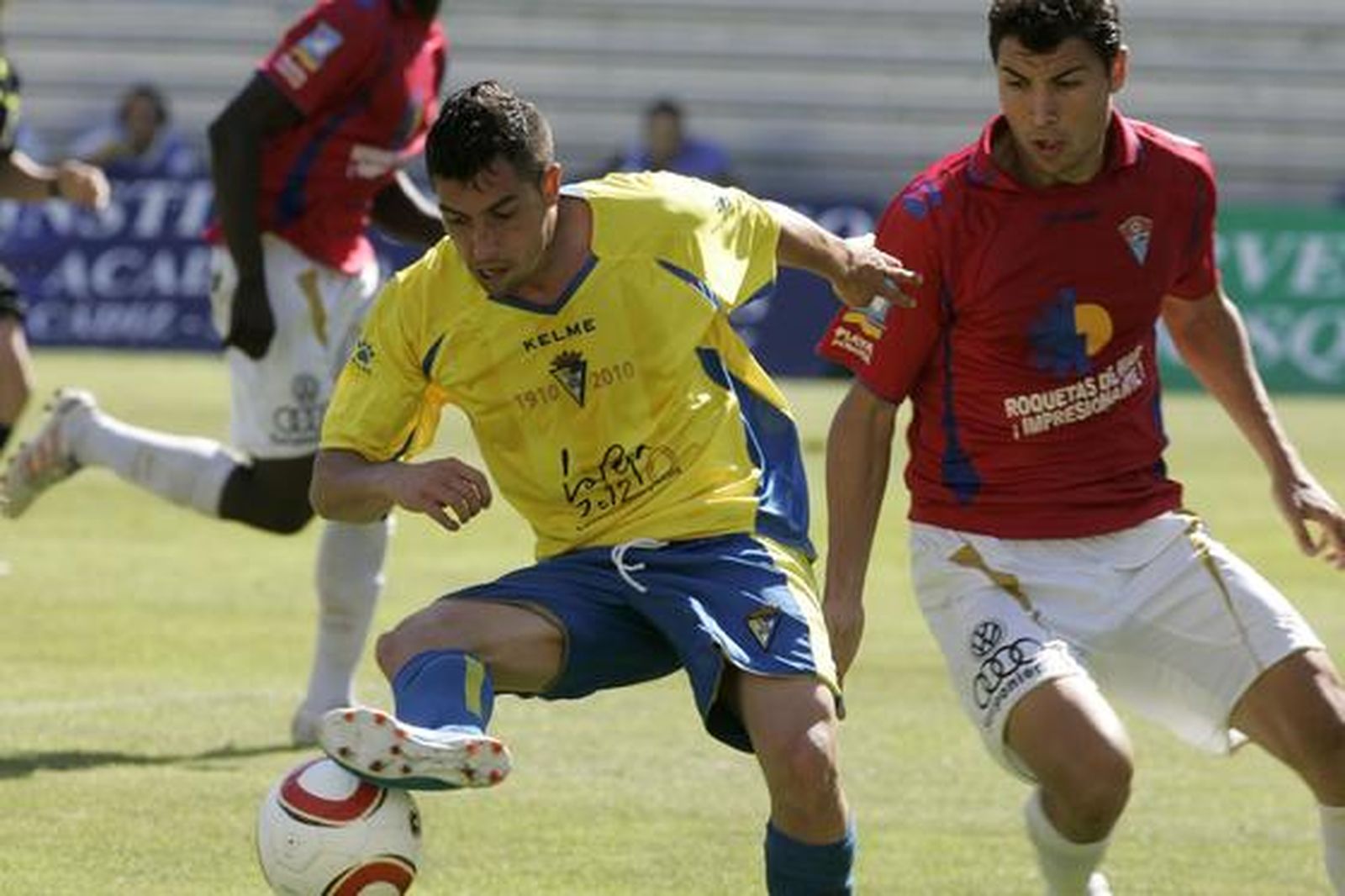 Carlos Caballero, muy activo en el juego ofensivo del Cádiz. 

Foto: Jesus Marin