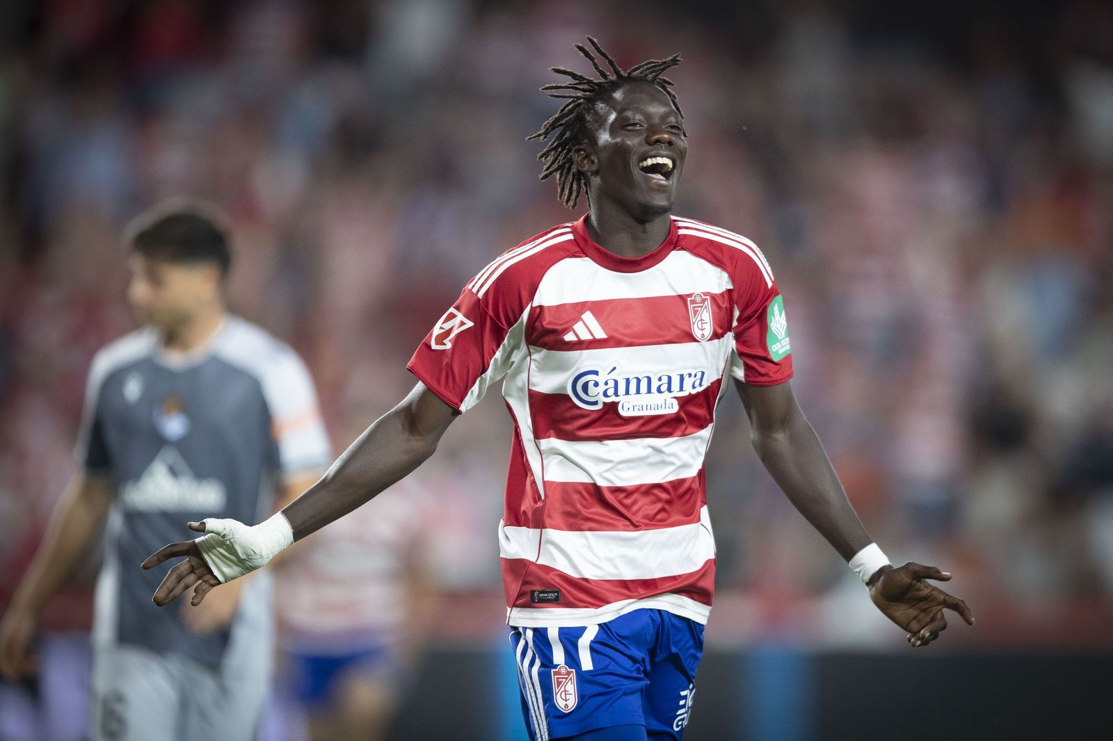 Faye anotó sus dos únicos goles con el Granada CF ante la Real Sociedad B.