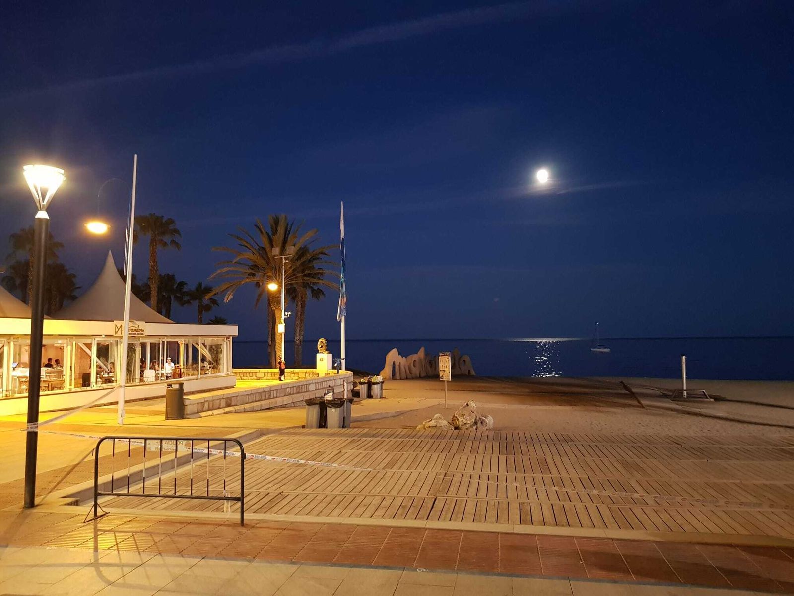 La playa de La Malagueta, esta noche de San Juan.