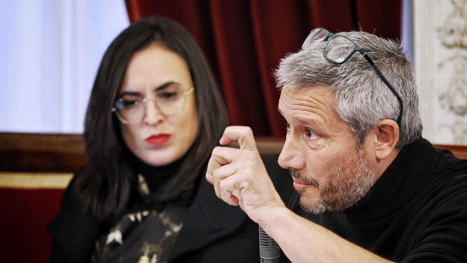 Paradas y Cazalilla, de AIG, se mostraron especialmente batalladores en este Pleno ordinario