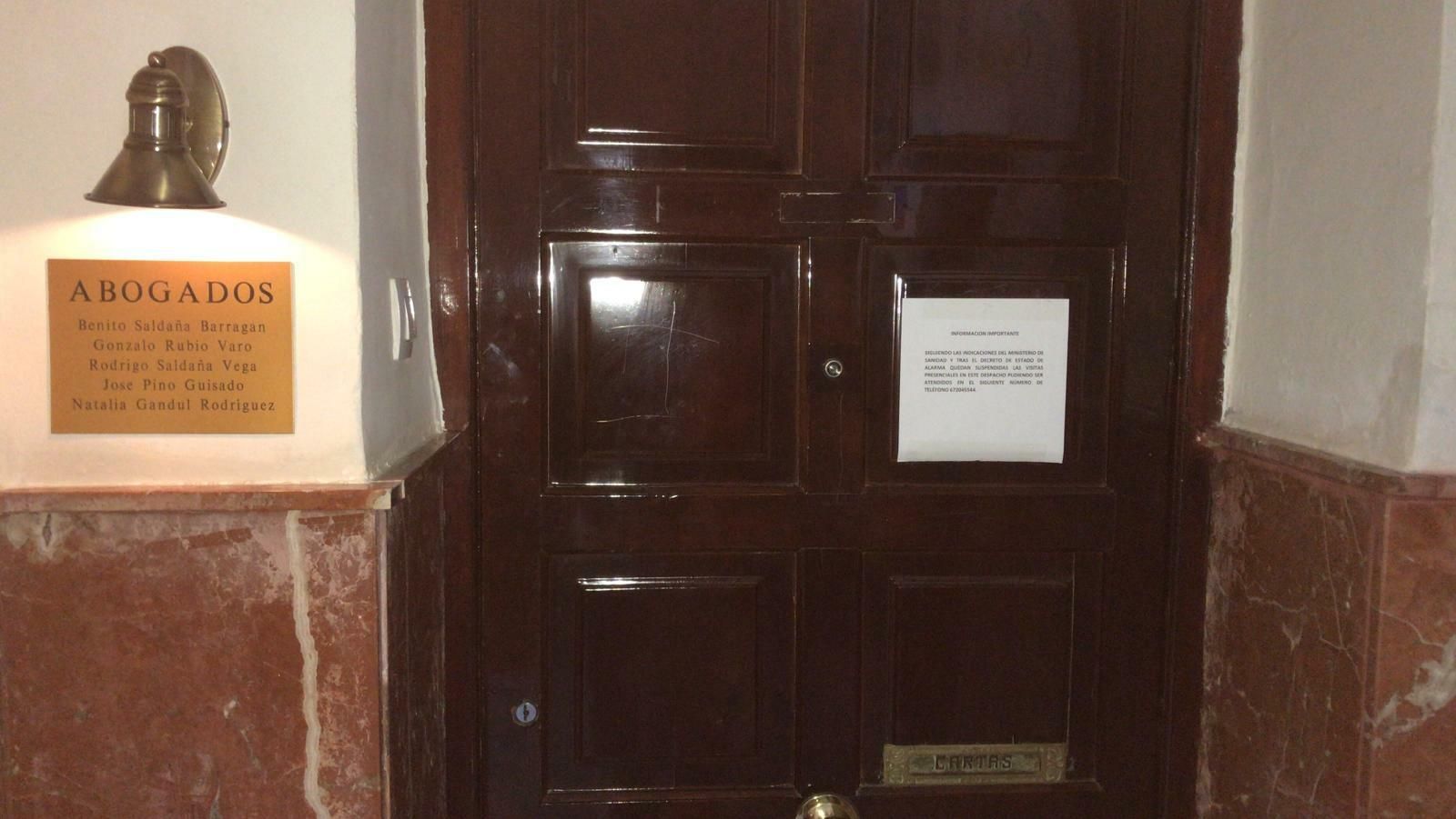 Un bufete comunica a sus clientes el cierre por alerta sanitaria