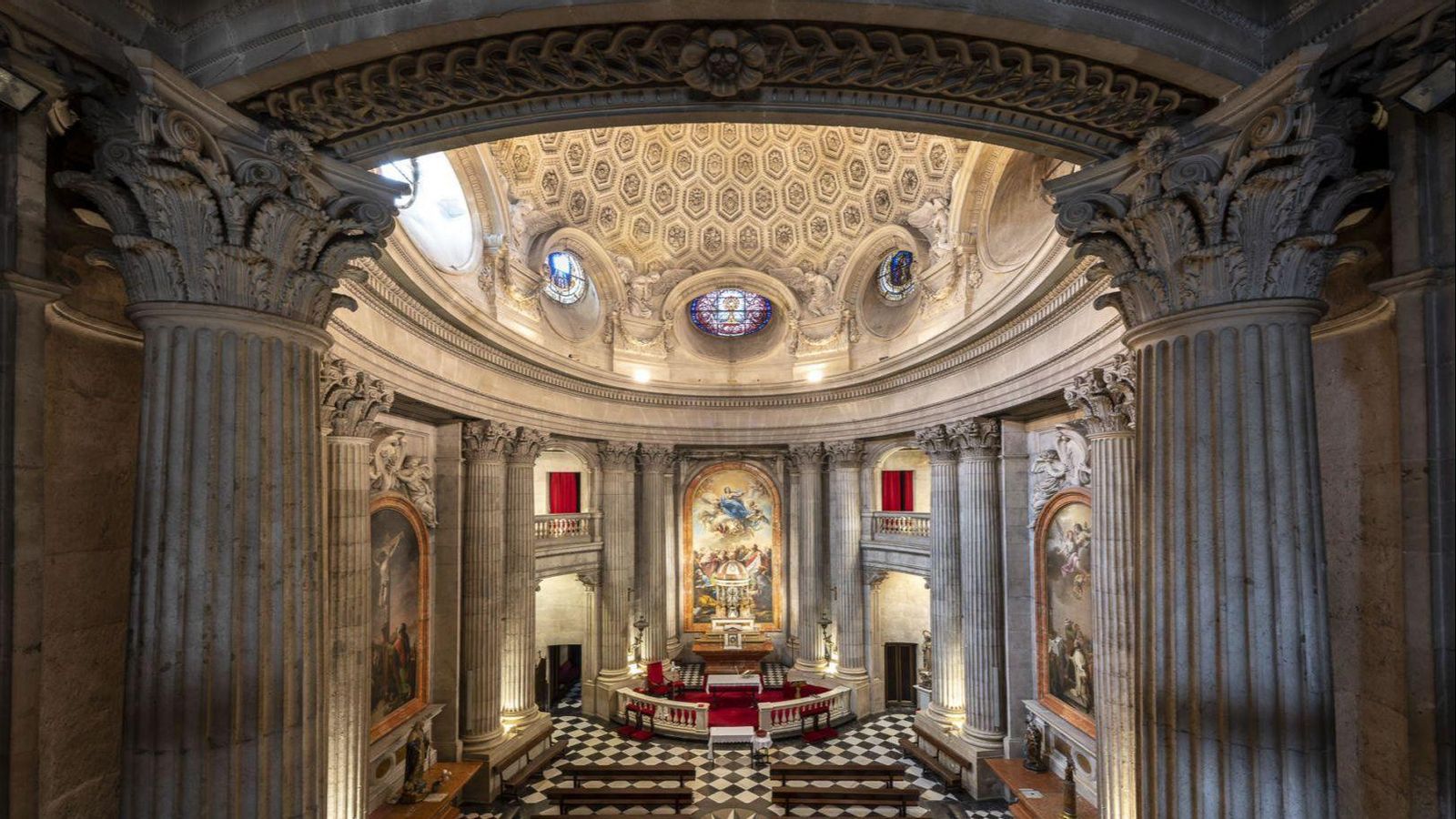 Pintura central de la Asunción de la Virgen en el Sagrario.