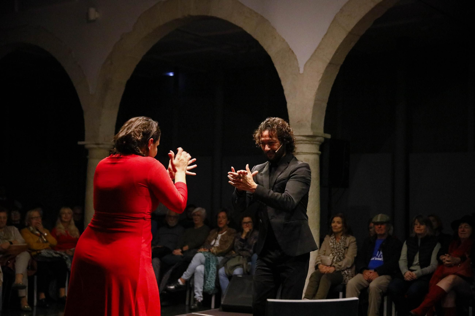 El Centro Andaluz de la Fotografía de Almería presenta el calendario 2025 con la actuación de la bailaora María Moreno, en imágenes