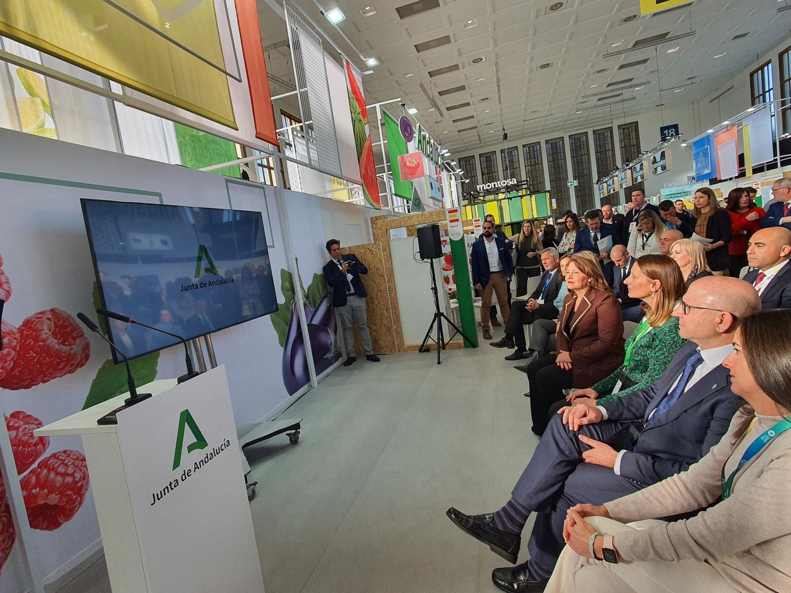 Vídeo de bienvenida en el stand de Extenda para la comitiva andaluza desplazada a Fruit Logistica.