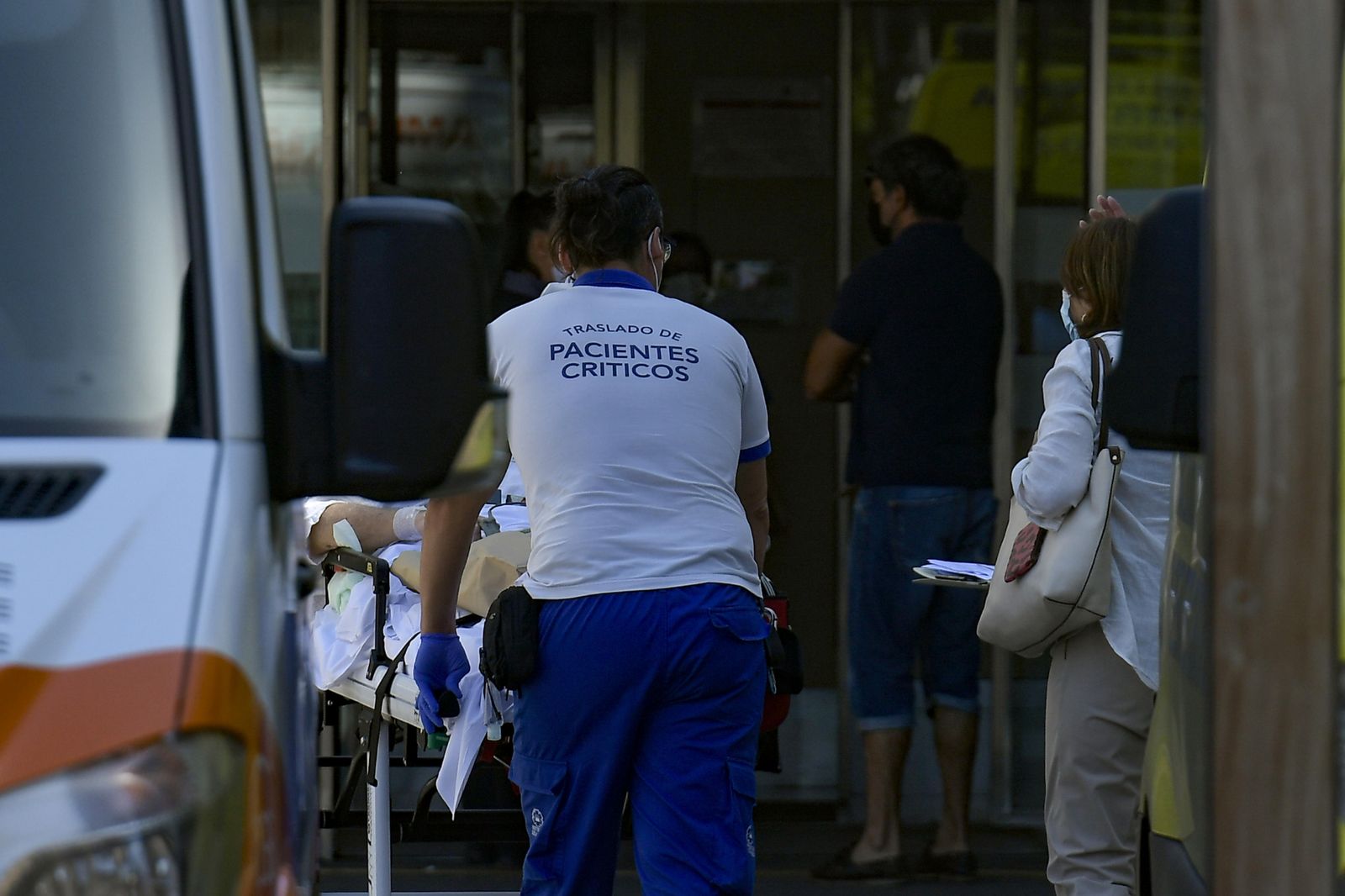 Los hospitales de Granada superan el centenar de ingresados por Covid y los contagios siguen al alza