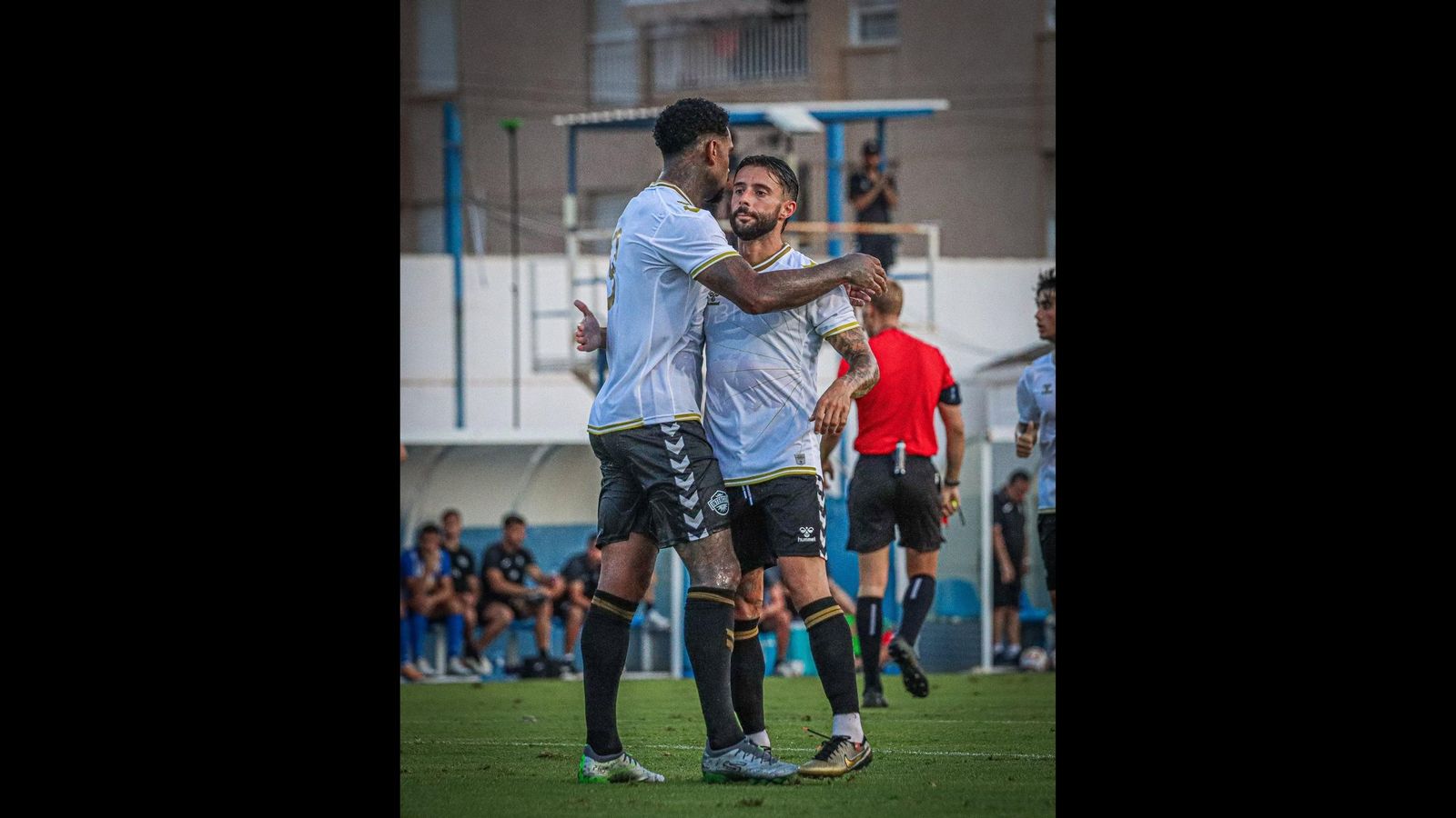 Antoñito celebra su gol frente al Águilas, uno de los rivales de su nuevo equipo en pretemporada