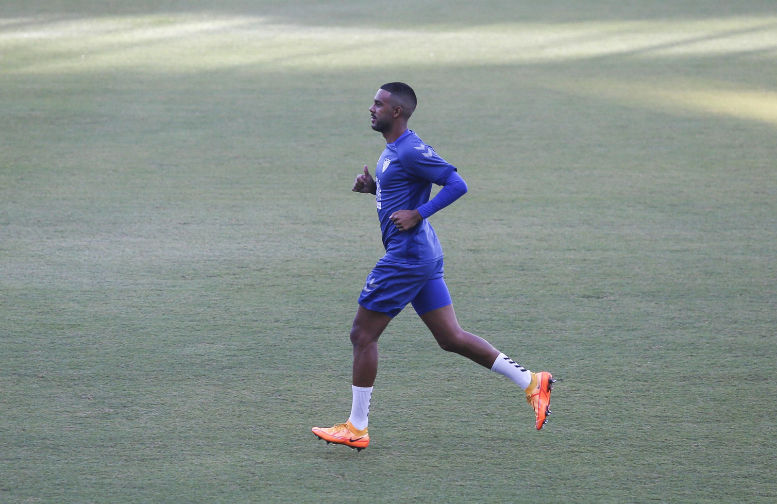Galería de fotos: Lumor sigue como uno más en una sesión complicada para el Málaga CF Galería de fotos: Lumor sigue como uno más en una sesión complicada para el Málaga CF