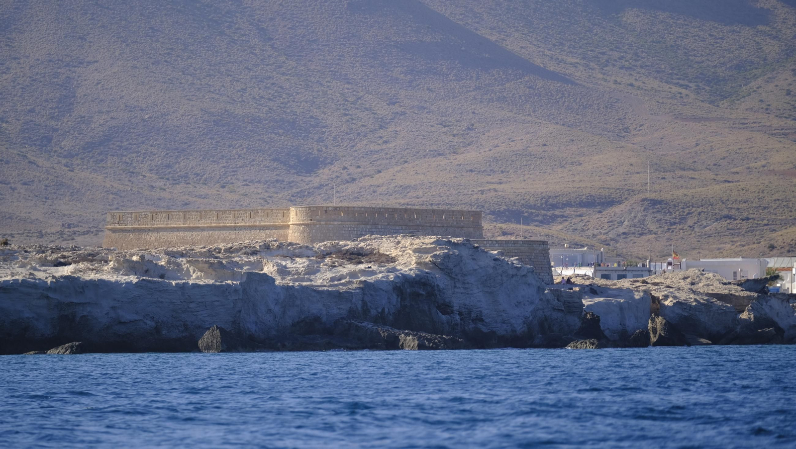 Una jornada con el servicio marítimo de la Policía Local de Níjar, en imágenes