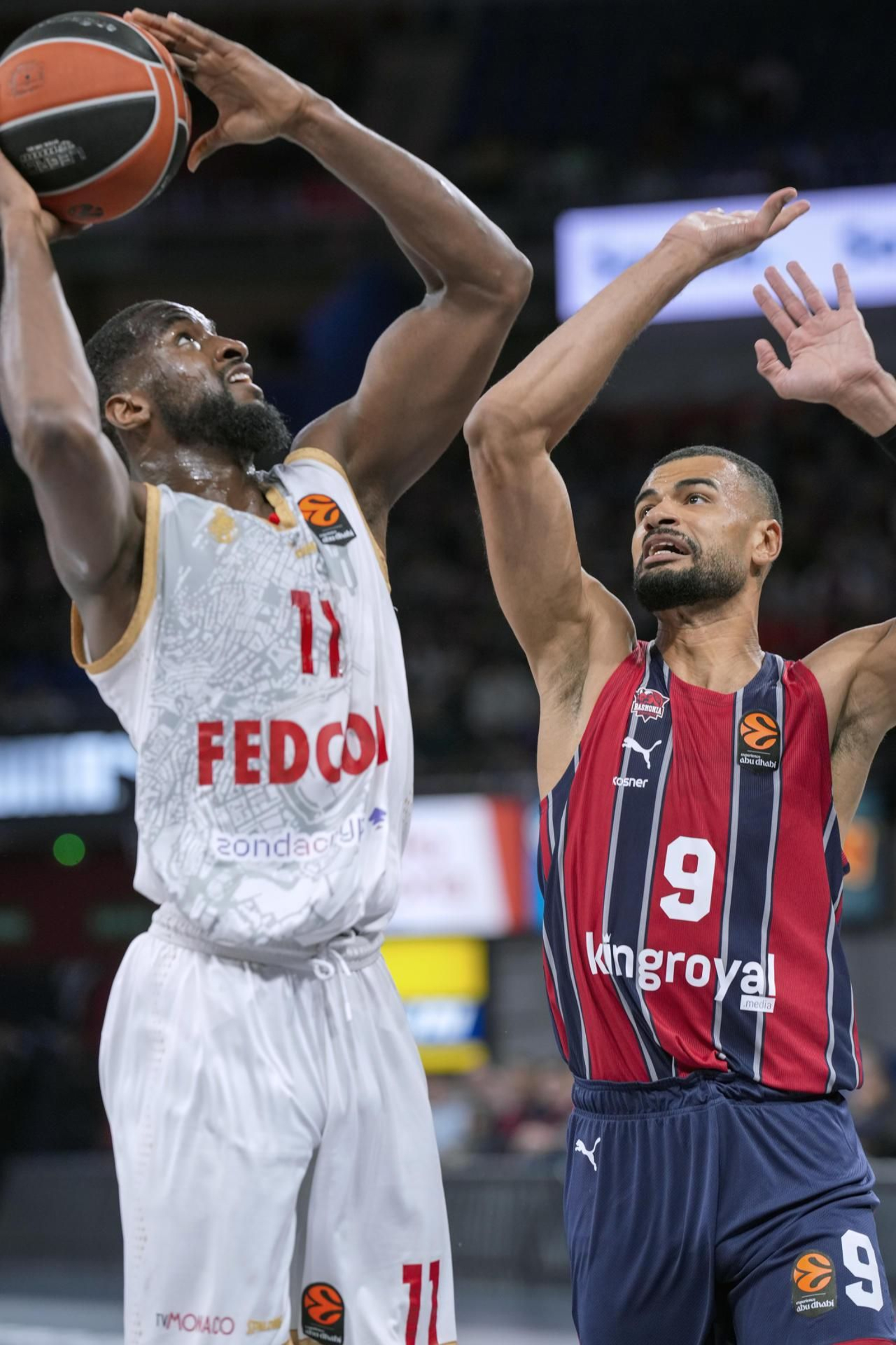 El Baskonia tumba al Mónaco y pone en alerta al Unicaja