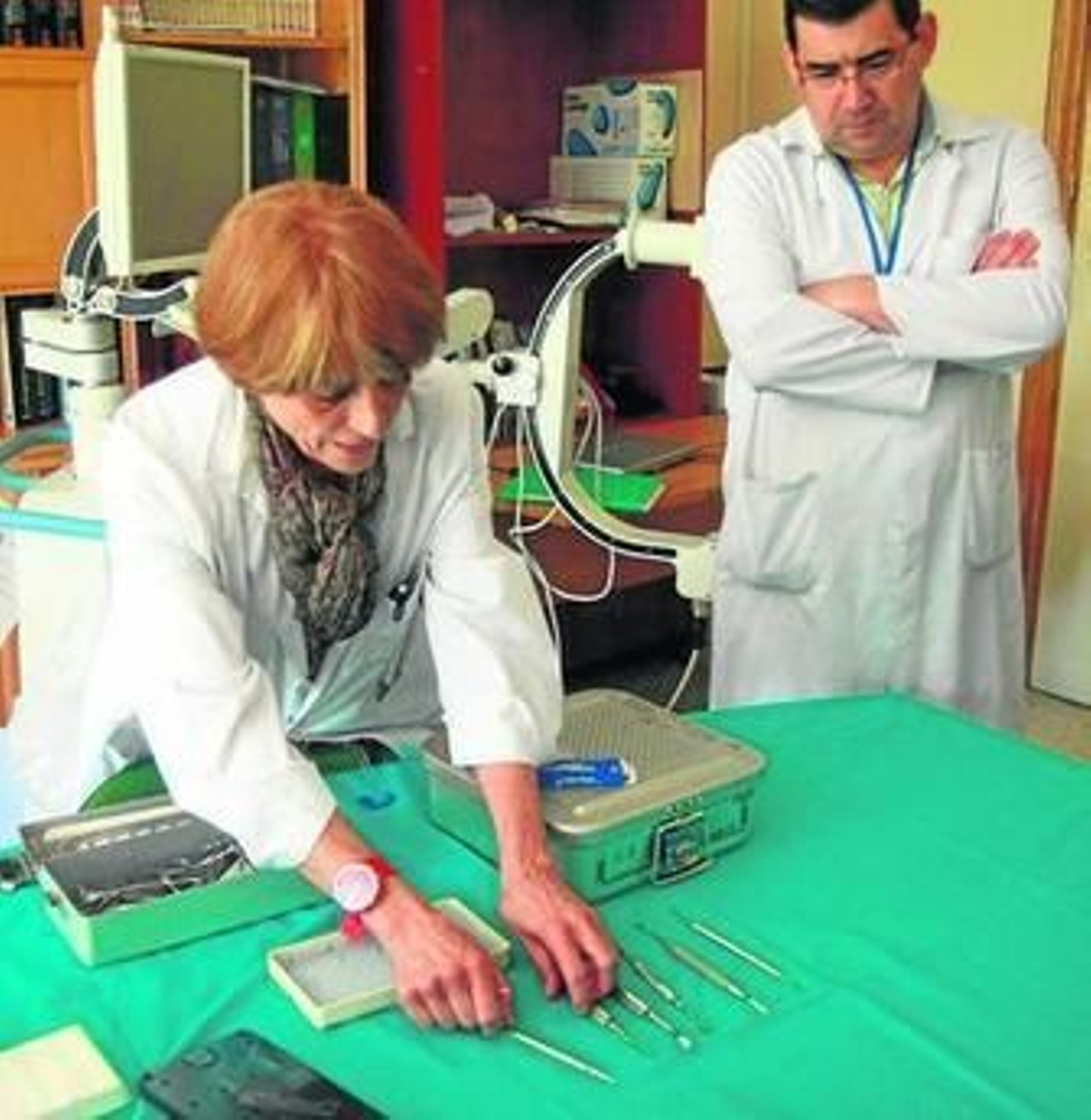 La doctora Lucía Martín Romero y el doctor Francisco Javier Torres Barroso, del hospital Clínico. La doctora Lucía Martín Romero y el doctor Francisco Javier Torres Barroso, del hospital Clínico.