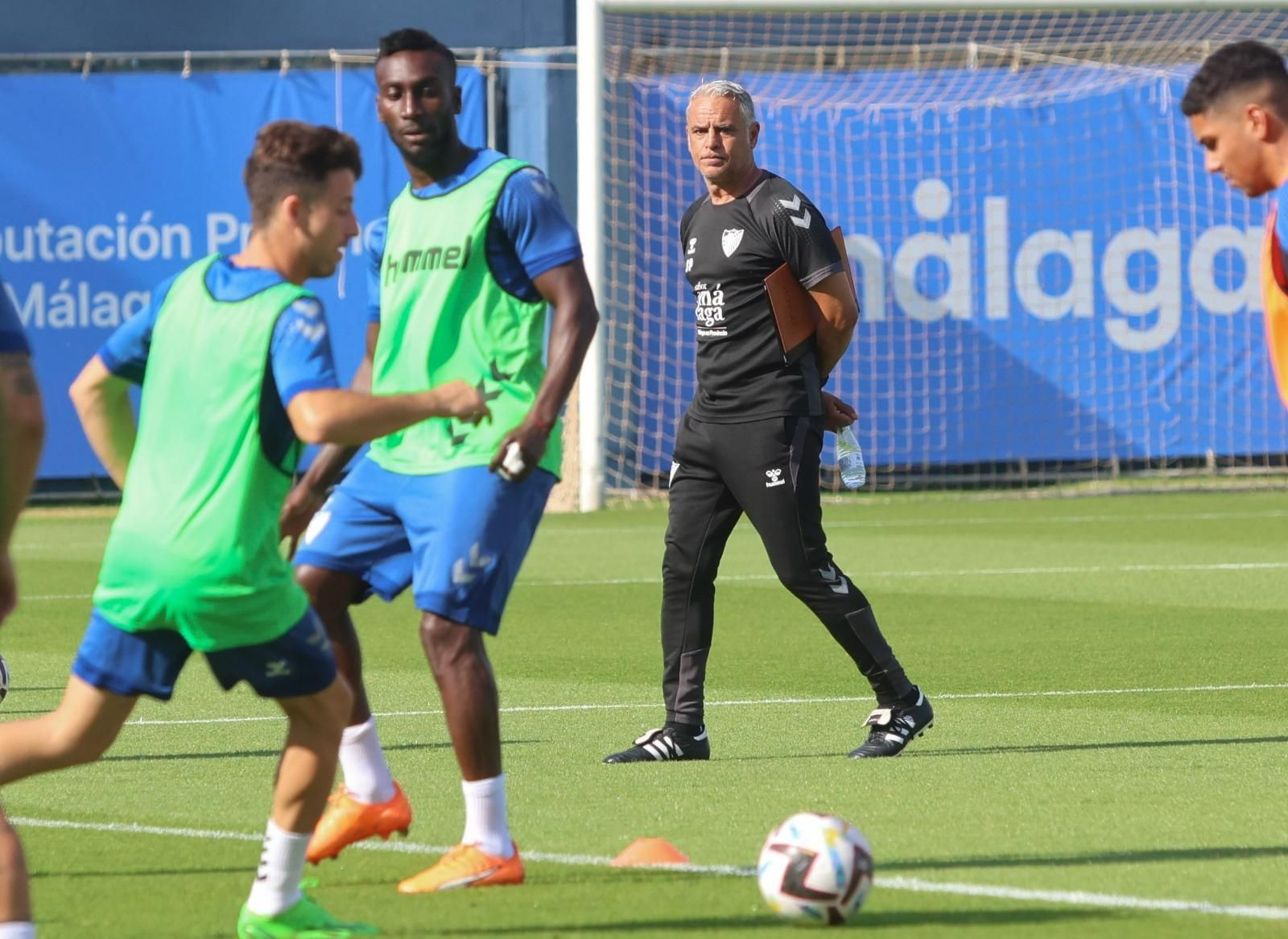 Caras serias en la vuelta al trabajo del Málaga CF