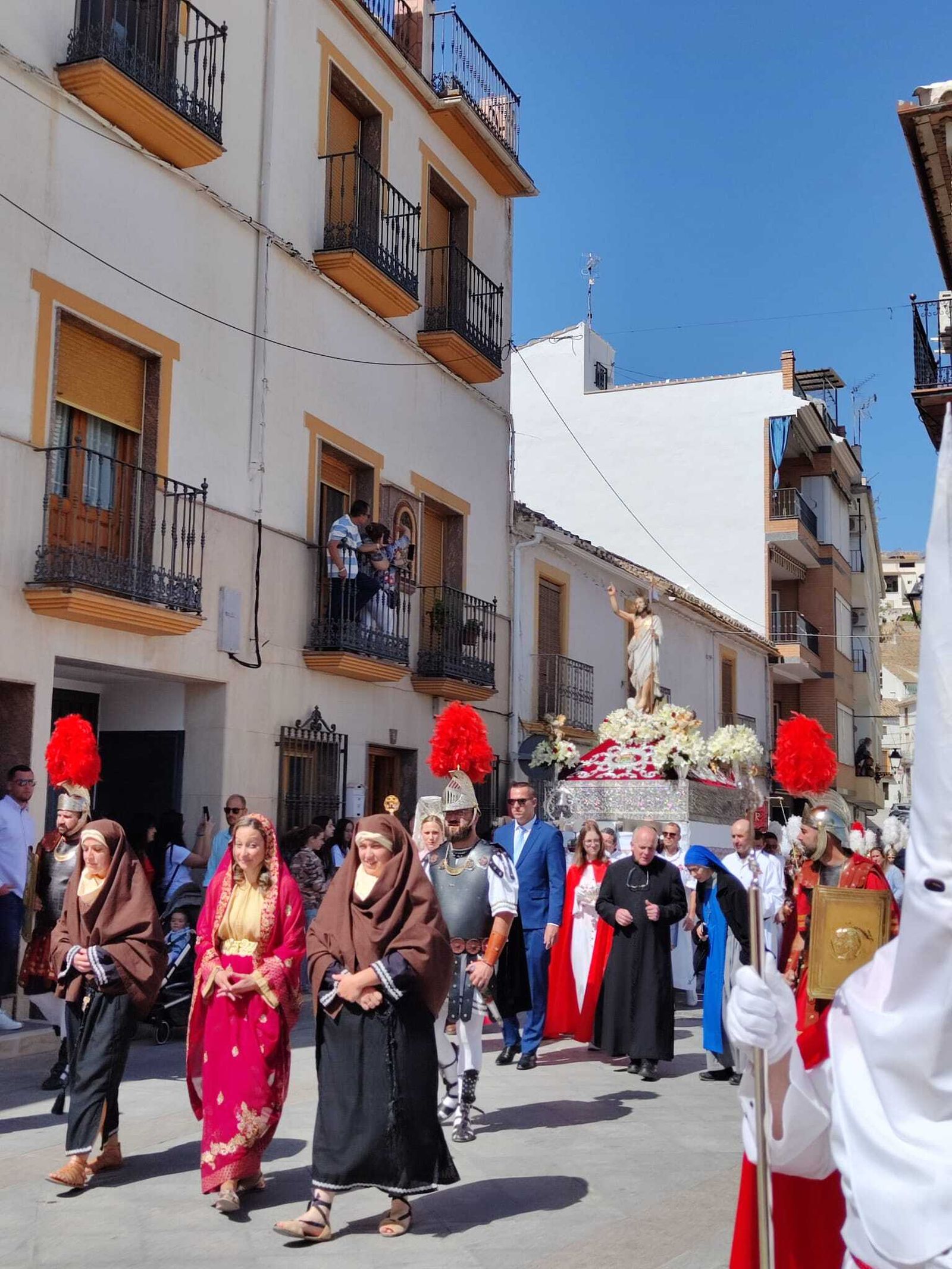 La procesión de Nuestro Padre Jesús Resucitado de Iznájar, en imágenes