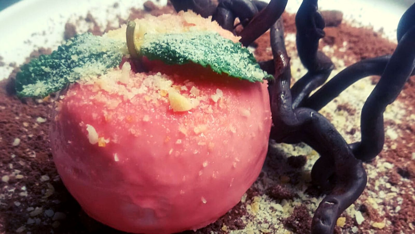 La manzanita es un dulce trampantojo y uno de los postres más celebrados del chef