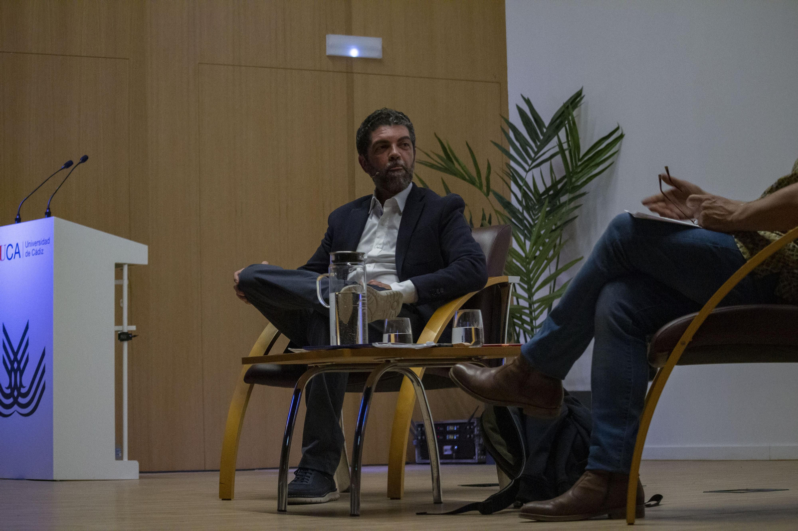 Fotos de la presentación del disco "Las Huellas de Dios" de José Carlos Gómez en la UCA