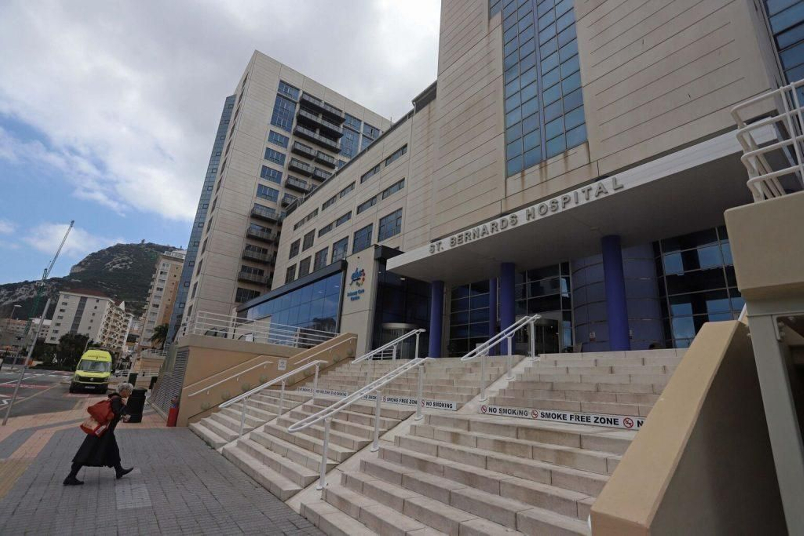 El acceso al hospital de San Bernardo, en Gibraltar