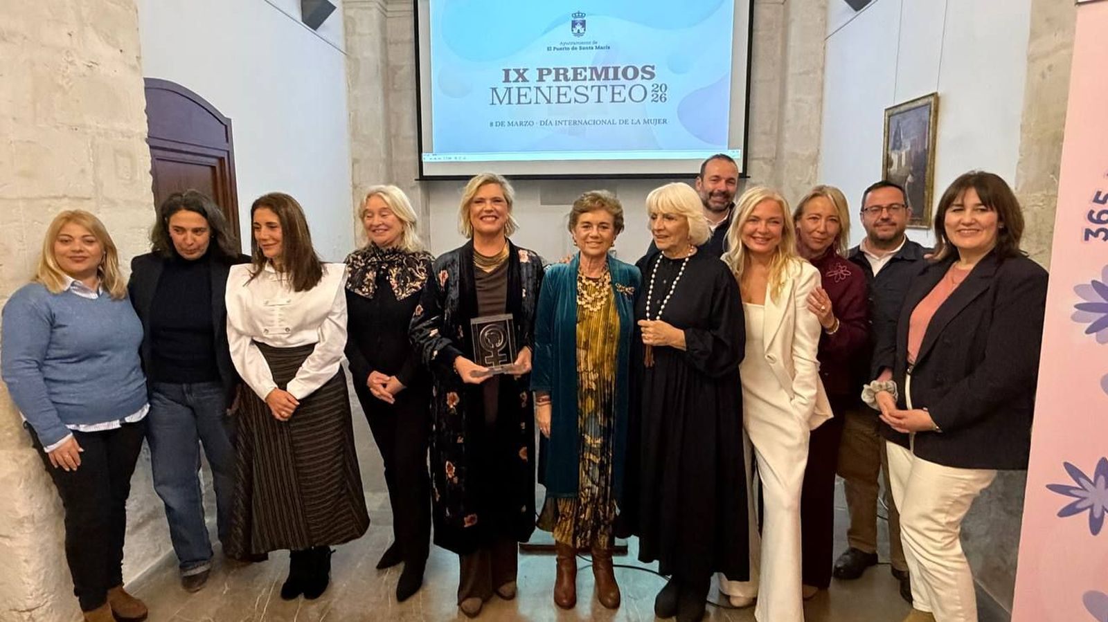 Una imagen de la entrega del Premio Menesteo a Lola Palomino.