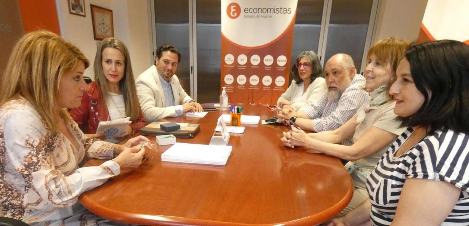 Un momento de la reunión del PP con el Colegio de Economistas.