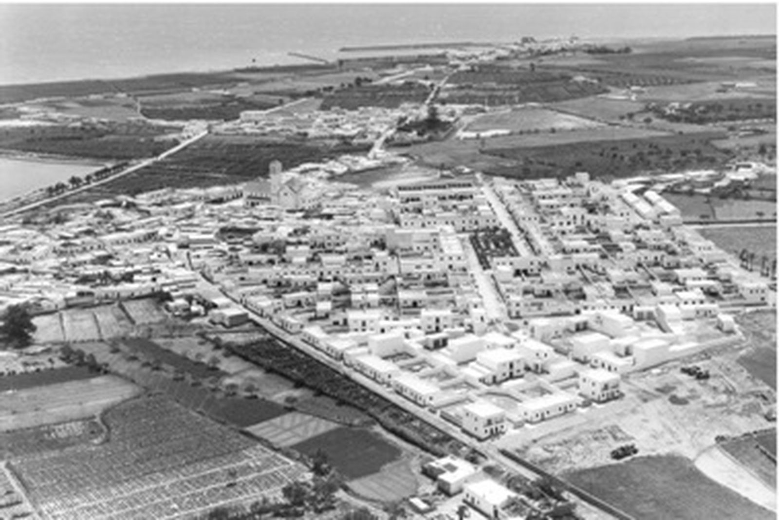 La ciudad de Roquetas de Mar en 1954.