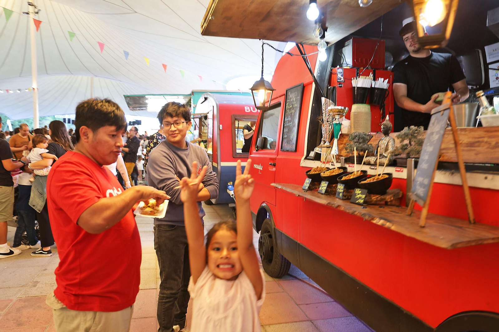 Imágenes del Festival Mundial de Foodtrucks y los cantajuegos DIsney en Huelva