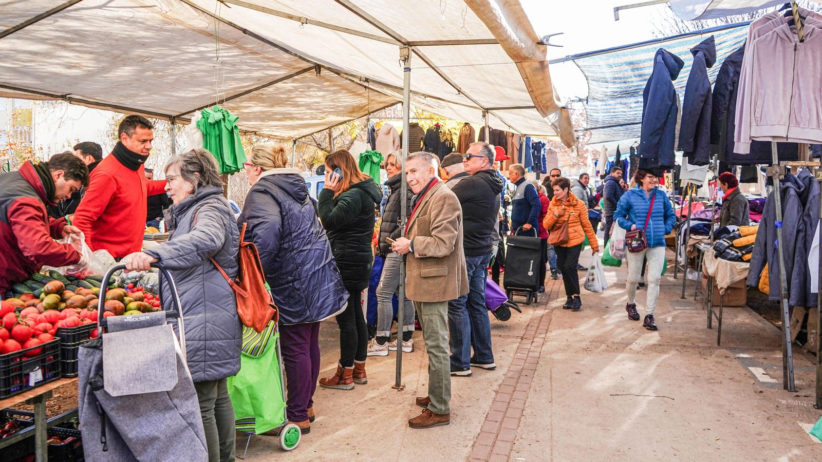 Los vendedores siguen reclamando las mejoras prometidas.