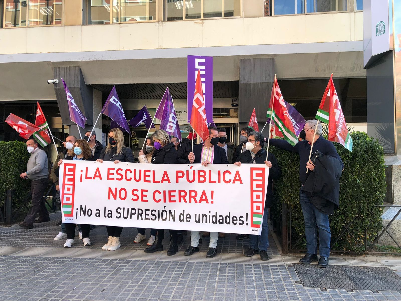 Protesta de CCOO ante la Delegación Territorial de Educación de la Junta.