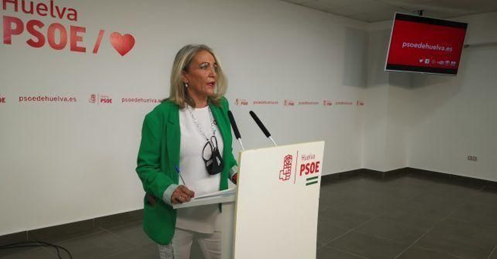 Josefa González Bayo durante su intervención en la sede del PSOE