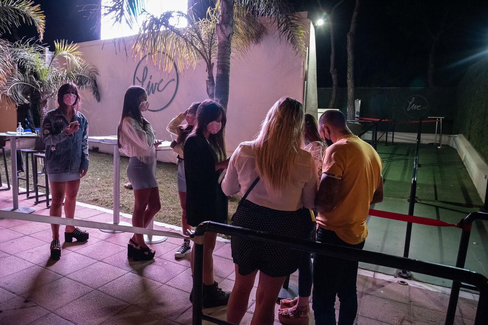 Inmediaciones de Live Punta Umbría en la noche del pasado viernes.