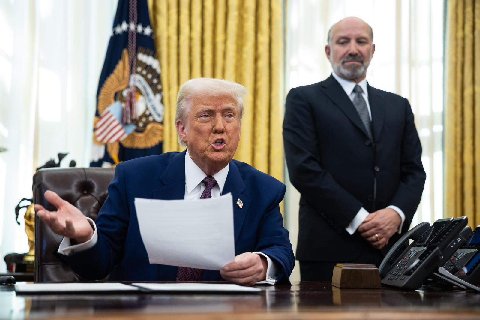 El secretario de Comercio de Estados Unidos, Howard Lutnick, junto al presidente estadounidense, Donald Trump.
