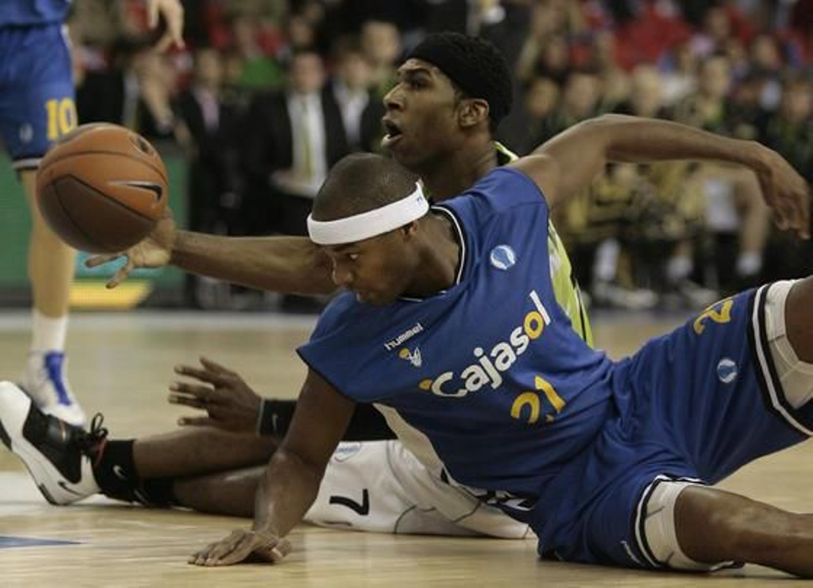 El Cajasol se impone de forma contundente al Budivelnik ucraniano en San Pablo (67-49). / Juan Carlos Muñoz