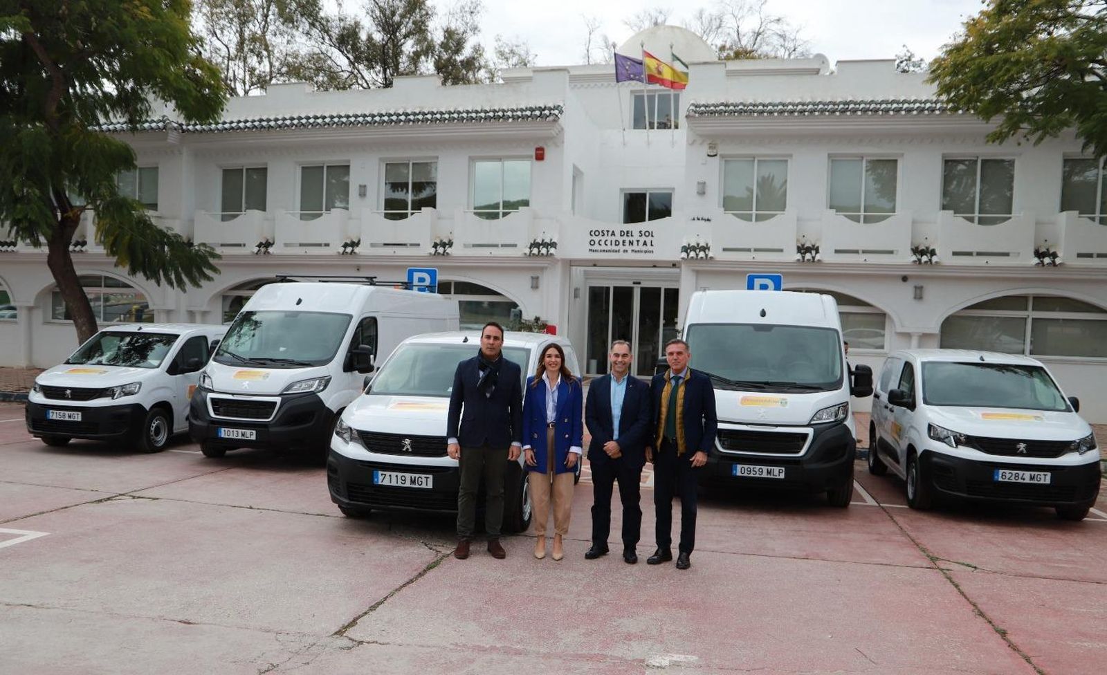 La entrega de los vehículos.