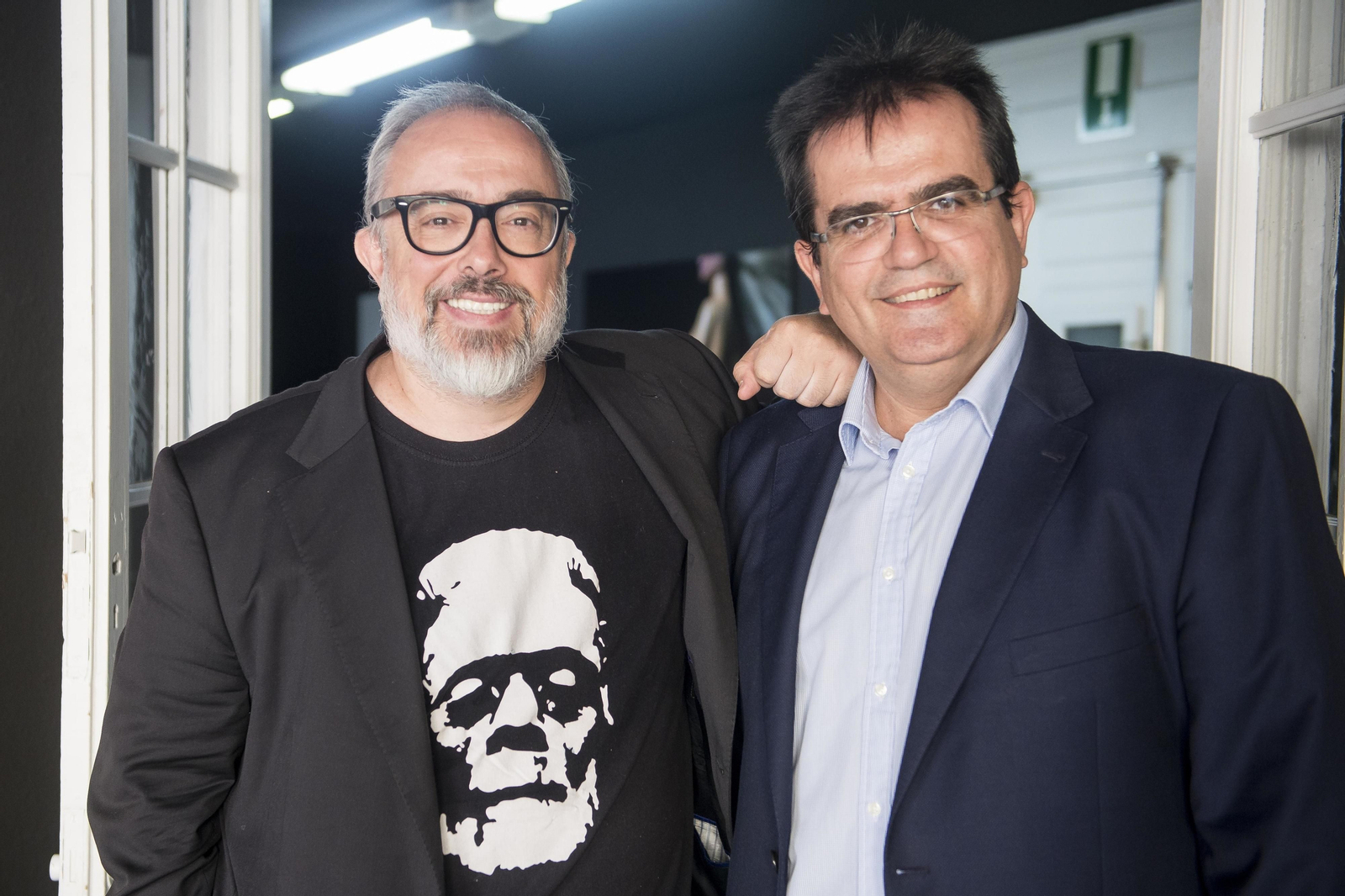 El cineasta Álex de la Iglesia junto al diputado de Cultura, Antonio Jesús Rodríguez.
