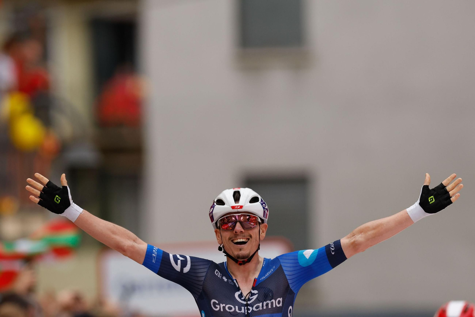 El francés David Gaudu celebra su victoria en la tercera etapa de la Vuelta.