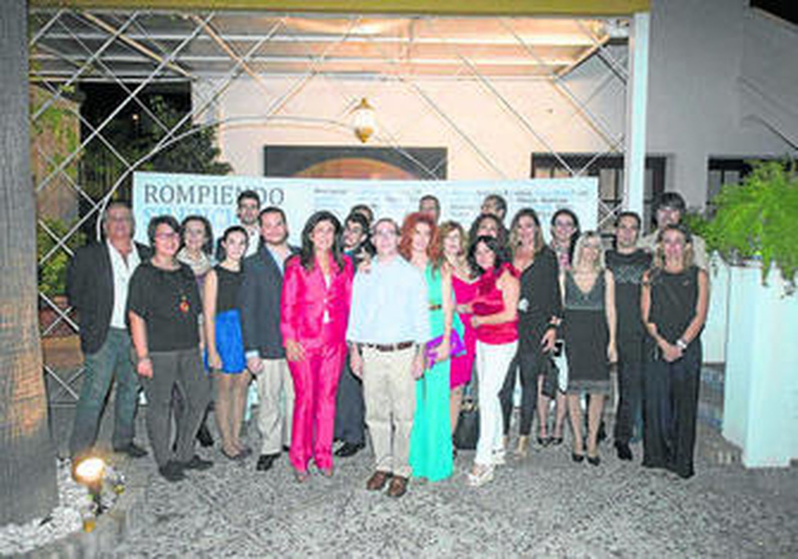 Los artistas con la presidenta de ARPA, Rosario Maldonado, y los organizadores Victoria Ramírez y Damián Rico.