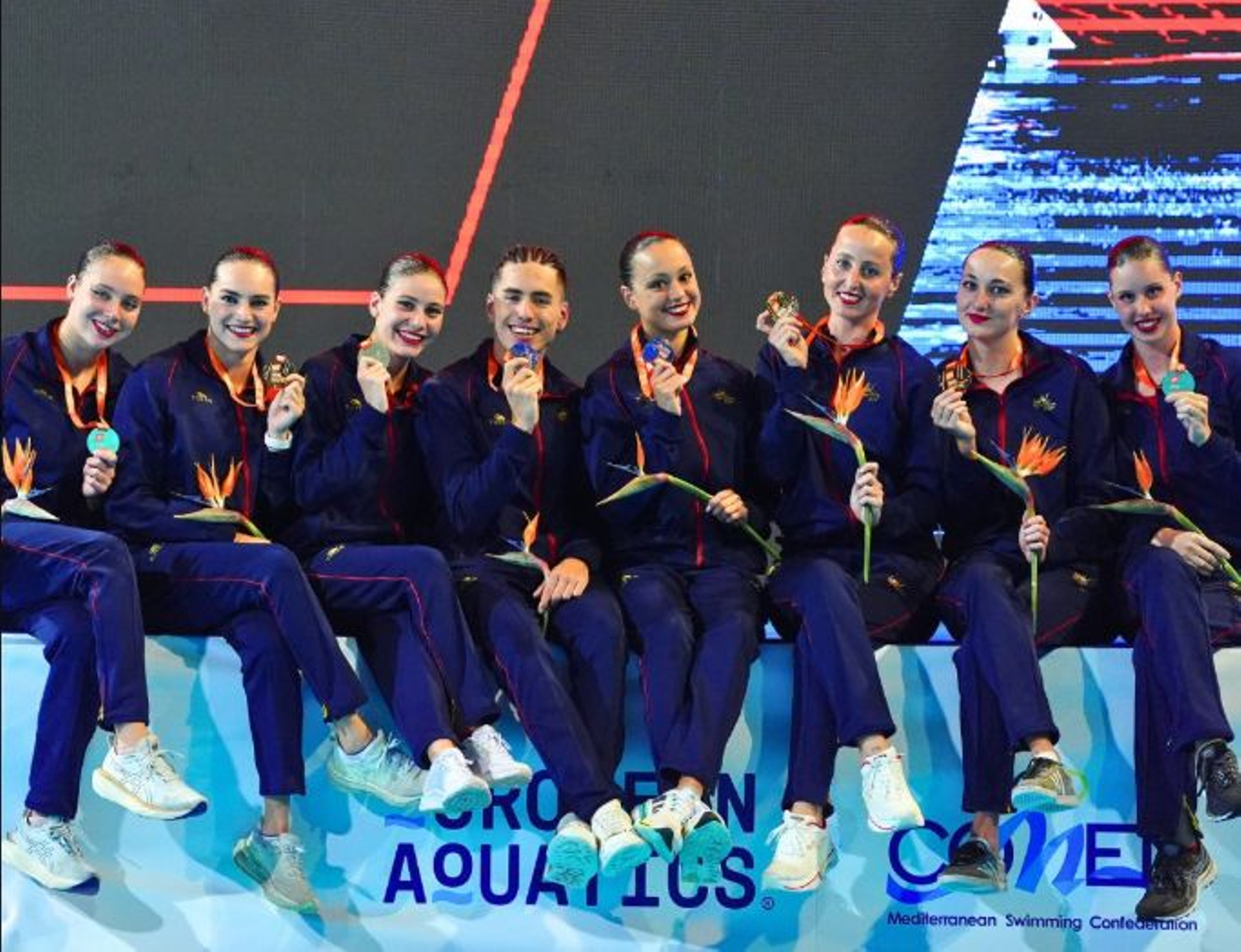 El equipo español que ha logrado la medalla de oro en la rutina libre en la que se encuentran las sevillanas Marina García y Alisa Ozhogina
