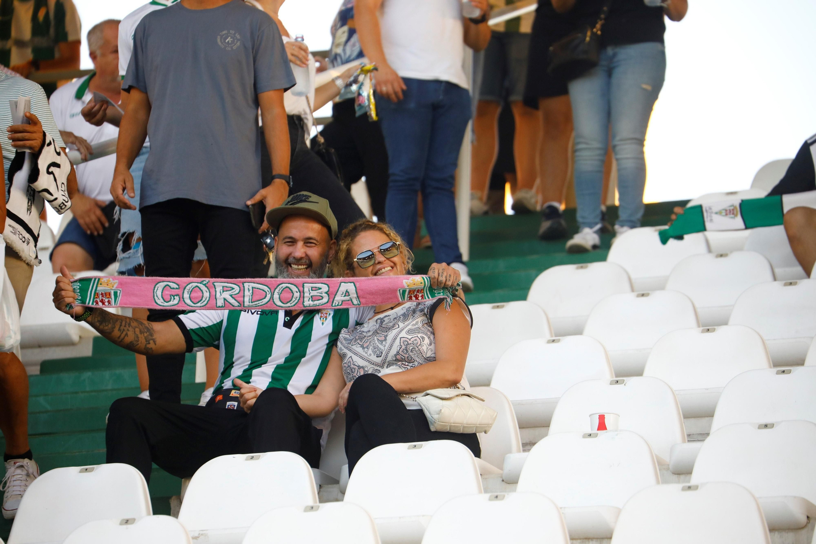 El ambiente en las gradas de El Arcángel para el Córdoba CF - Recreativo Granada, en imágenes
