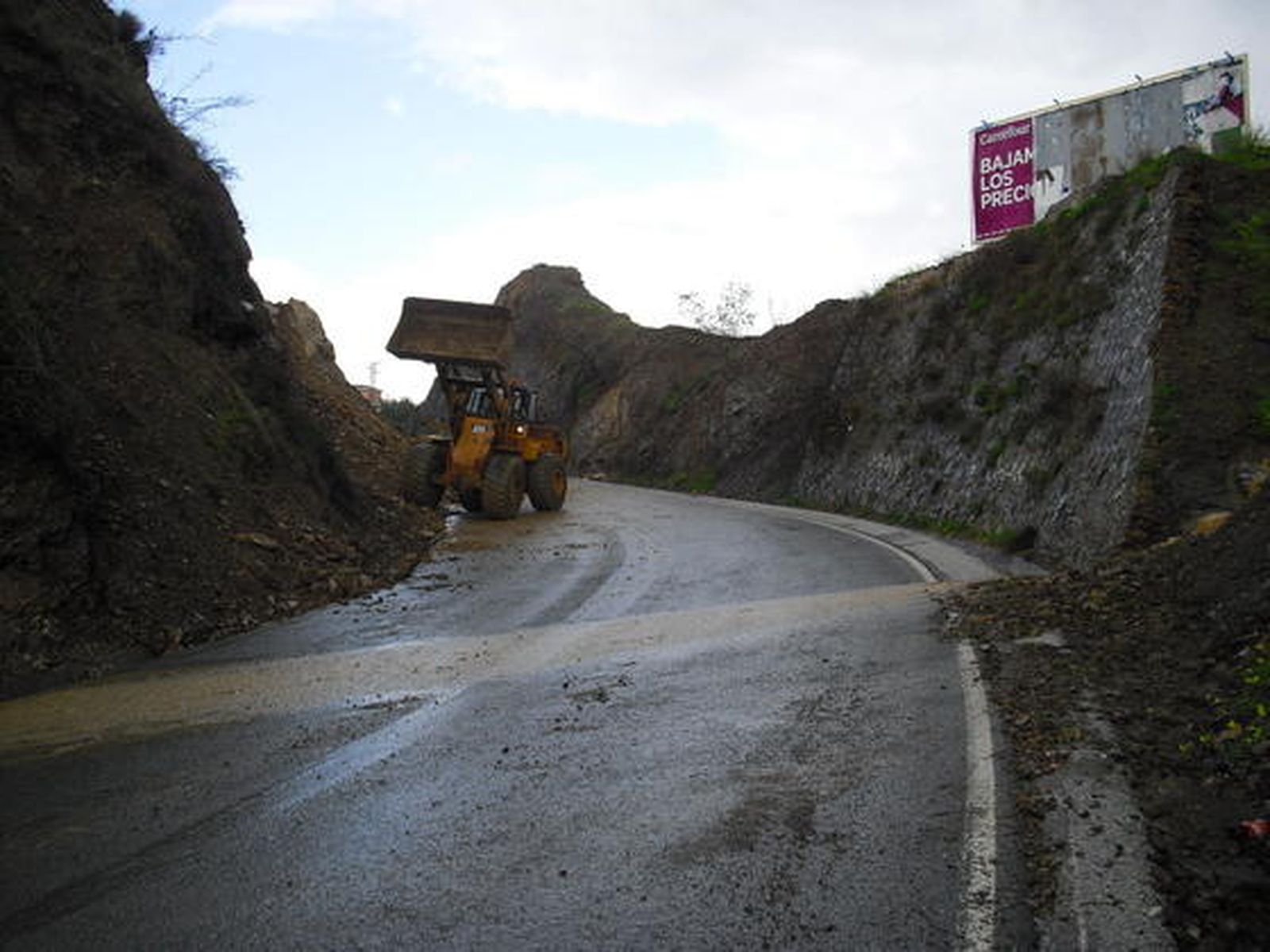 Desprendimientos en el camino de Colmenar por las lluvias.

Foto: Migue Fernández, Sergio Camacho, Agencias