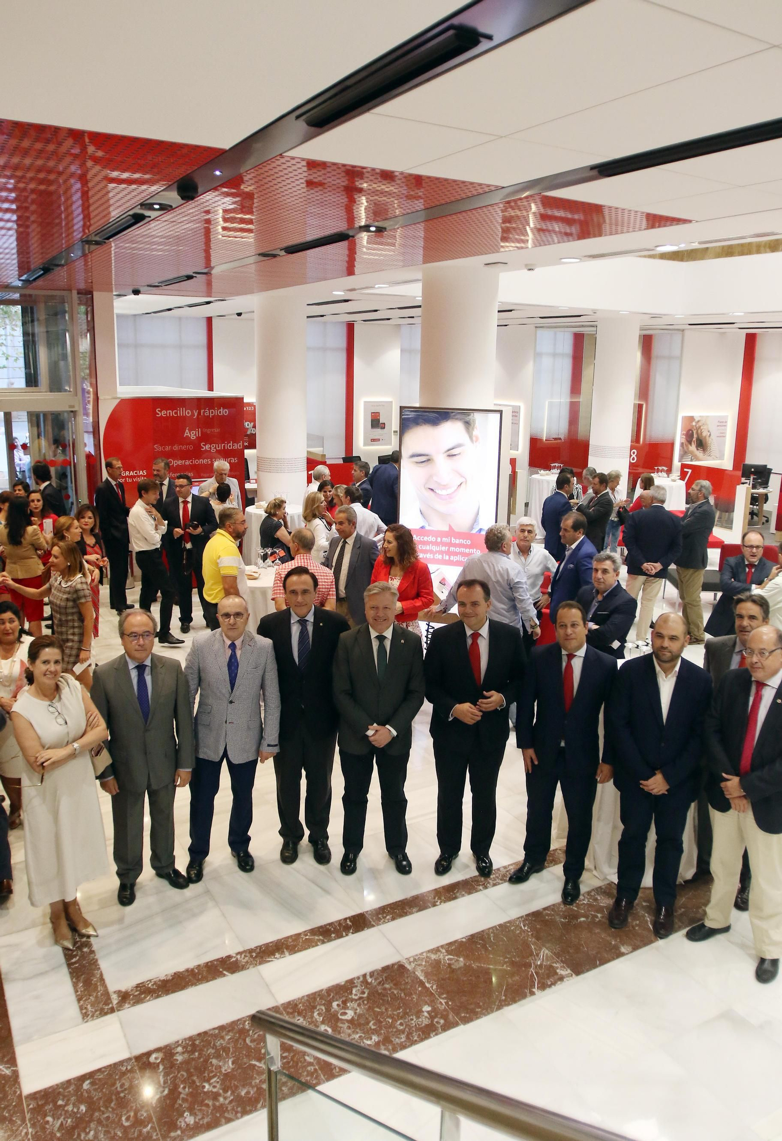 Santander abre su oficina 'Smart Red' Santander abre su oficina 'Smart Red'